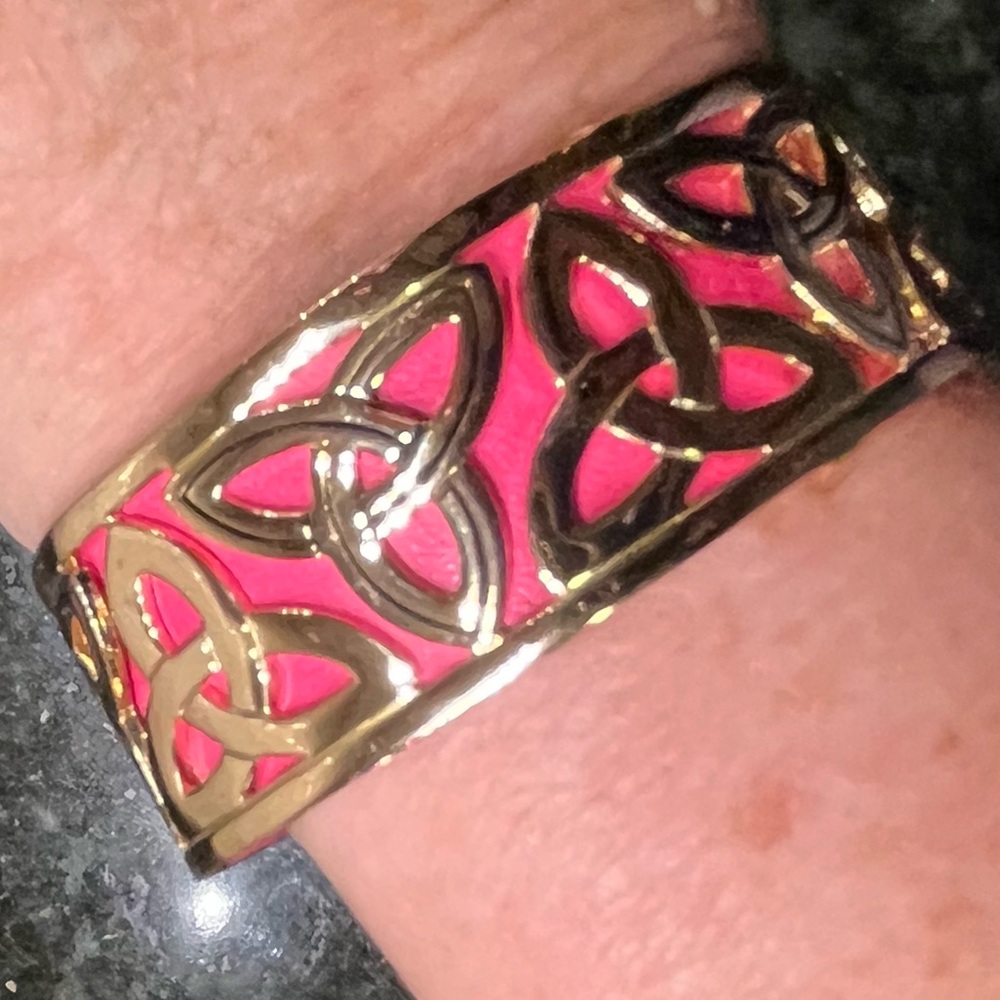 Solvar Co. Gold Plated Celtic Knot Bracelet (reversible leather strap inside)